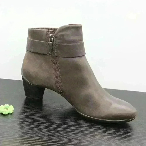 Ecco Women's Taupe Leather Side Zip Up Ankle Boots - Picture 3 of 11